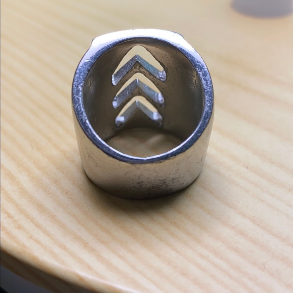 Large ring - Picture 3 of 5